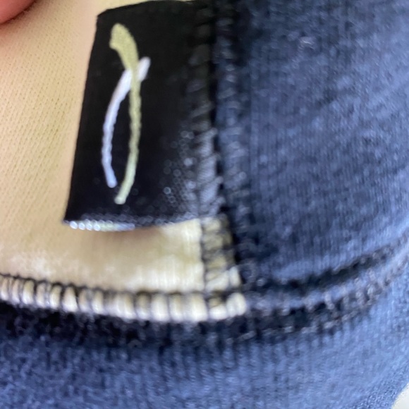 Burry Lane 90’s Minimalist Sweatshirt - Picture 7 of 9